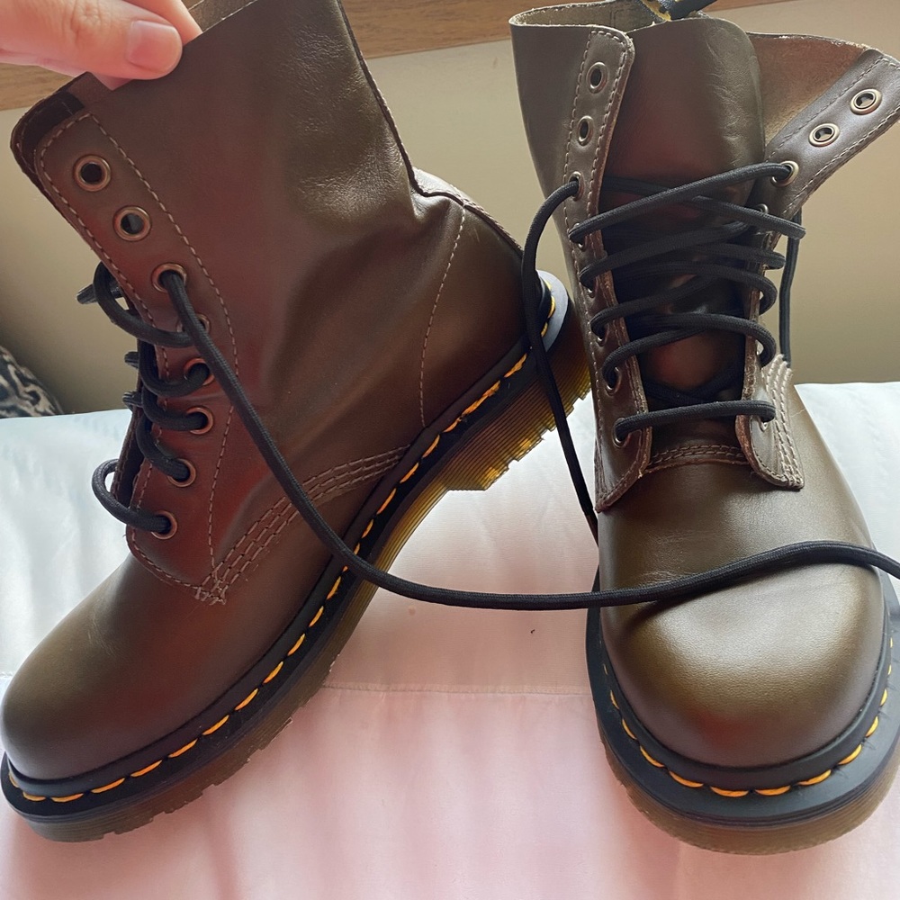 Dr. Martens 1460 Pascal olive green combat boots